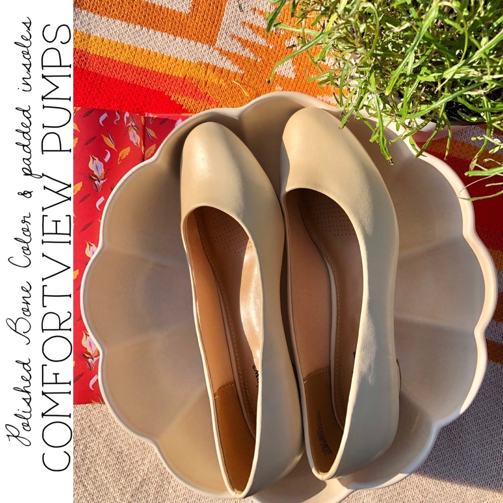 Comfortview Polished Bone Colored Pumps